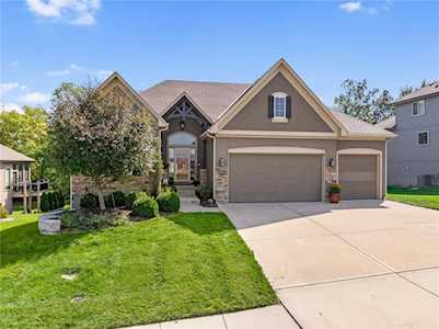 1106 Lakecrest Circle Raymore, MO 64083