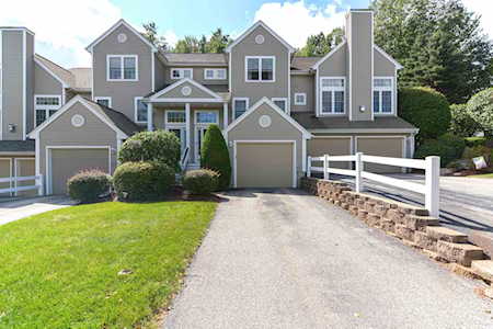 3 Chatham Dr #82 Bedford, NH 03110