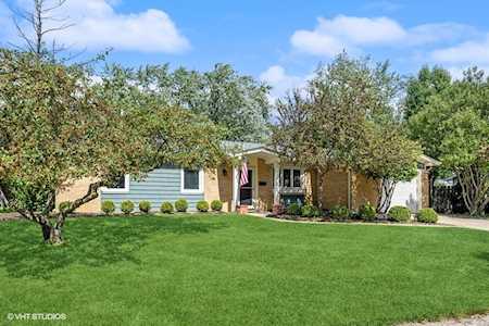 906 E Paddock Dr Palatine, IL 60074