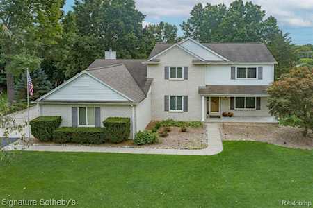 674 River Oaks Dr Milford Twp, MI 48381
