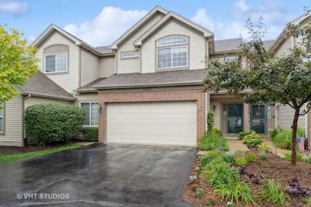 1040 Woodview Ct #1040 Aurora, IL 60502