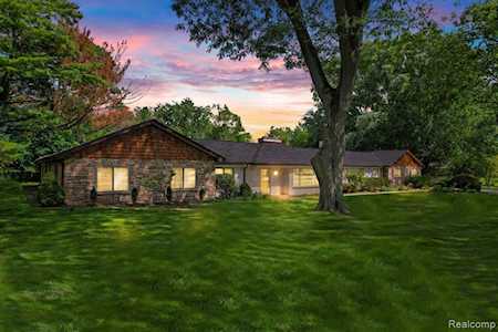 24424 Glen Orchard Dr Farmington Hills, MI 48336