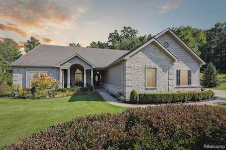 9449 Sheltering Oaks Dr Brighton Twp, MI 48114