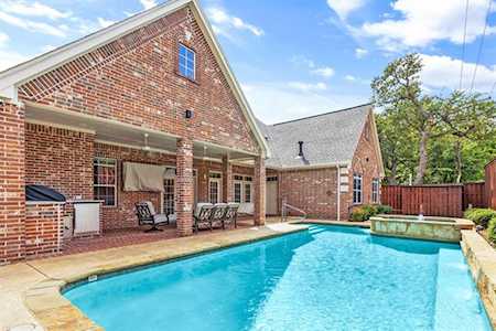 933 Crestview Drive Bedford, TX 76021