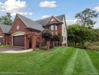3583 Bay Harbor Dr Brighton Twp, MI 48114