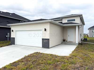 6179 Martin Ln W West Fargo, ND 58078