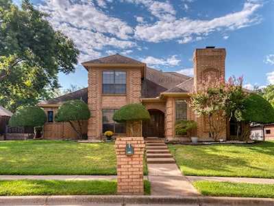 2204 Pine Thicket Lane Bedford, TX 76021