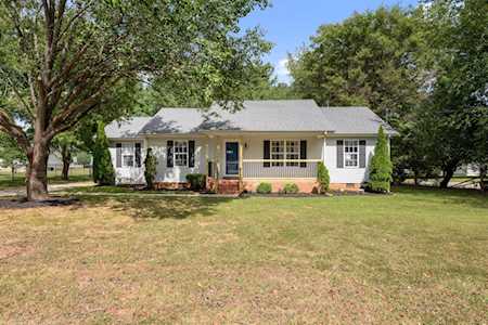 2402 Sawmill Street Murfreesboro, TN 37128