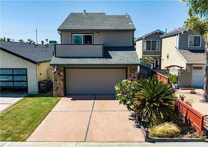 1611 Hillcrest Circle Huntington Beach, CA 92648