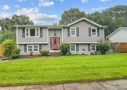 28 Moulton Circle Warwick, RI 02886