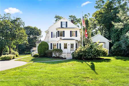 10 Mathewson Ln Barrington, RI 02806