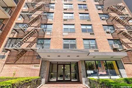 61-88 Dry Harbor Rd #2K Middle Village, NY 11379