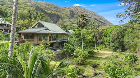 2558 Makaulii Place Honolulu, HI 96816