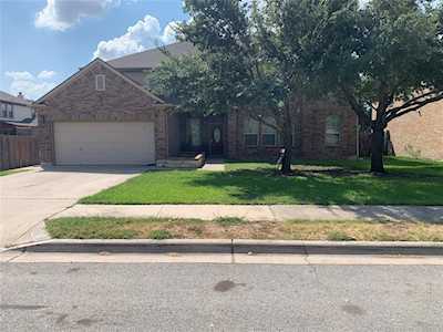 913 Yellowstone DR Taylor, TX 76574