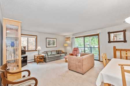 2701 Northcreek Dr #4 Woodridge, IL 60517