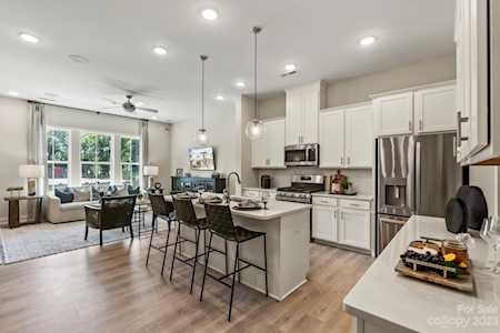 5712 Runnel Way Harrisburg, NC 28215