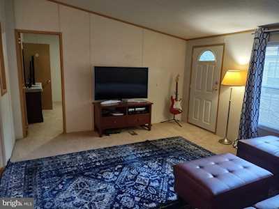 246 Jaguar Dr Lothian, MD 20711