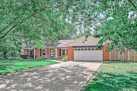 7825 Walnut Dr Avon, IN 46123