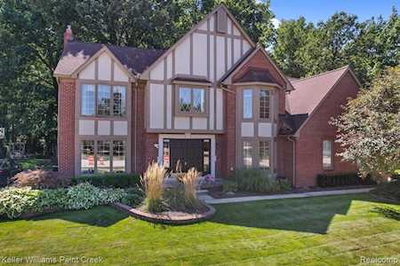2614 Farmdale Dr Sterling Heights, MI 48314