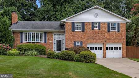 5704 Tanglewood Dr Bethesda, MD 20817