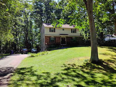 13 Woodhenge Circle Londonderry, NH 03053