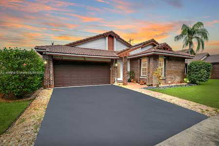 11570 S Quayside Dr Cooper City, FL 33026