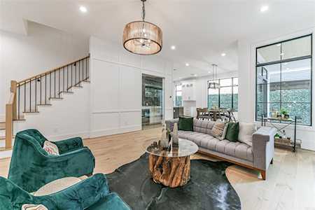 1428 Nantucket Dr Houston, TX 77057