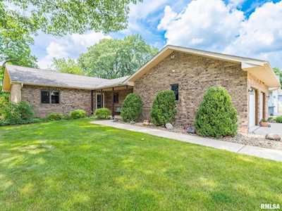 138 Oakmoor Dr East Peoria, IL 61611