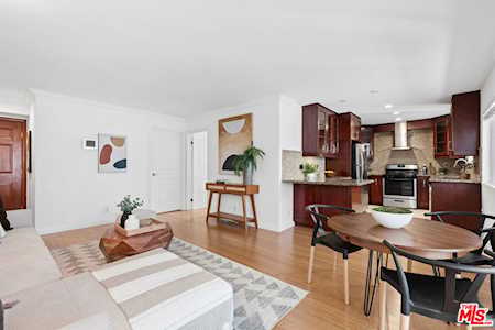 1154 S Barrington Ave #212 Los Angeles, CA 90049