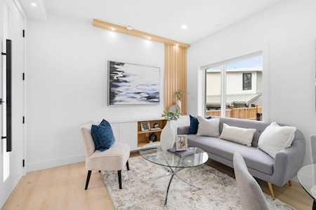 1087 E 58th Avenue Vancouver, BC V5X 1W8
