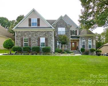 7818 Sand Trap Ln Stanley, NC 28164