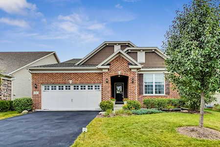 10 Beverly Ln Hawthorn Woods, IL 60047