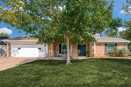 2244 Shady Brook Drive Bedford, TX 76021