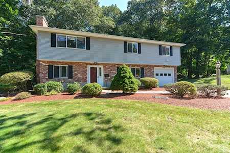 48 Agnes Dr Framingham, MA 01701