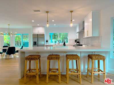 30330 Rainbow View Ct Agoura Hills, CA 91301