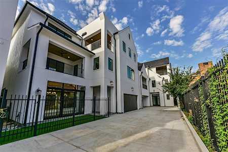 1428 Nantucket Dr Houston, TX 77057