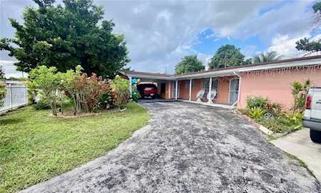 4311 NW 185th St Miami Gardens, FL 33055