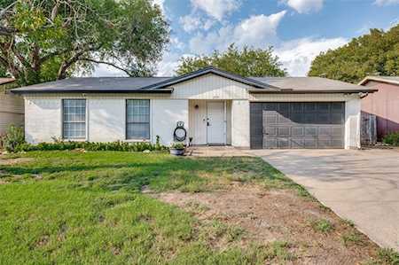 2521 Pebblebrook Trail Irving, TX 75060