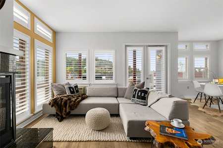 827 Hiawatha Place S #604 Seattle, WA 98144