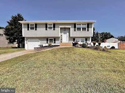 205 Wrexham Ct Woodbury, NJ 08096