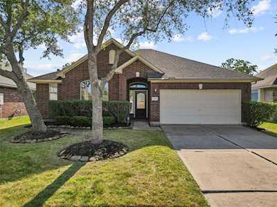 3012 Meadow Bay Dr Dickinson, TX 77539