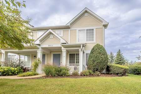 39111 N Aberdeen Ln #39111 Beach Park, IL 60087