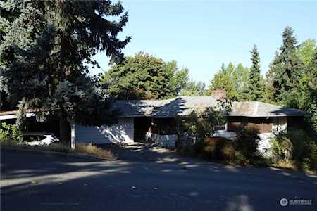 2273 74th Ave SE Mercer Island, WA 98040