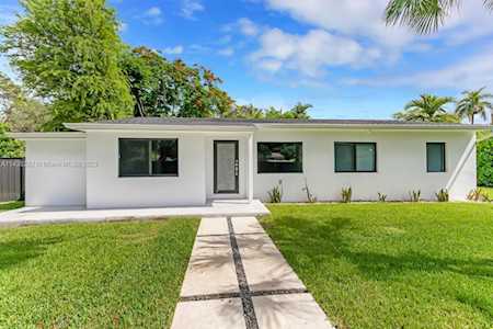 5895 SW 50th Ter Miami, FL 33155