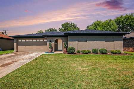 716 Barkridge Trail Burleson, TX 76028