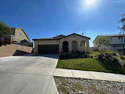 271 Tanglewood Dr Calimesa, CA 92320