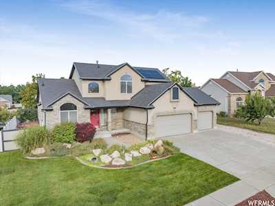 2002 S Chelemes Way E Clearfield, UT 84015
