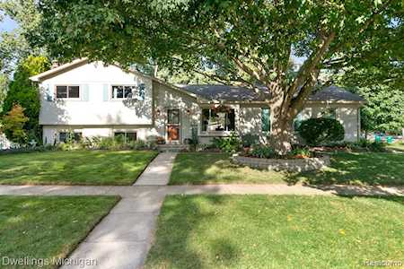 5859 Huntington Dr Ypsilanti Twp, MI 48197