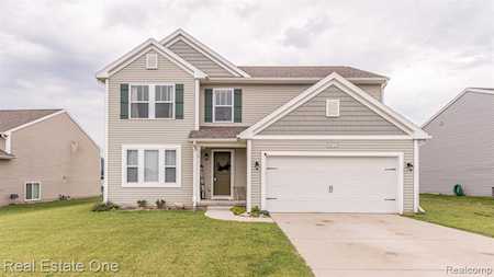 16533 Charles Town Dr Fenton Twp, MI 48451