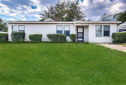 901 Sharondale Street Fort Worth, TX 76115